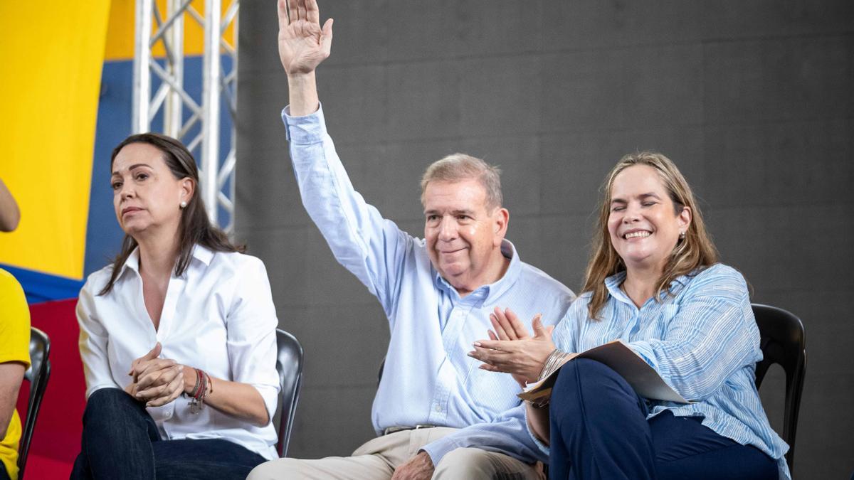 El opositor venezolano Edmundo González vuela hacia España tras recibir asilo político