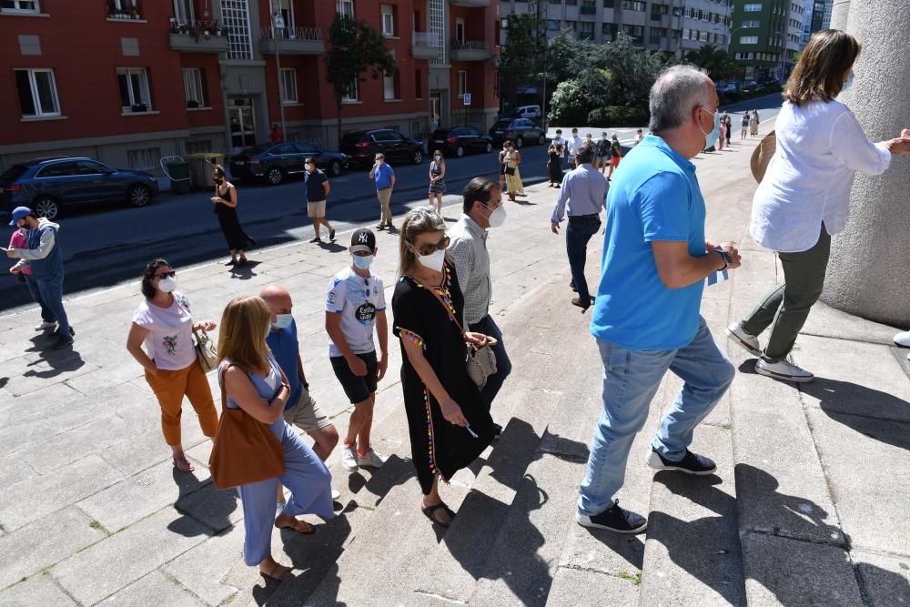 Colas en los colegios electorales de A Coruña