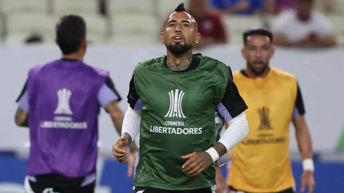 El viacrucis de Arturo Vidal: nuevo fracaso continental en Colo Colo