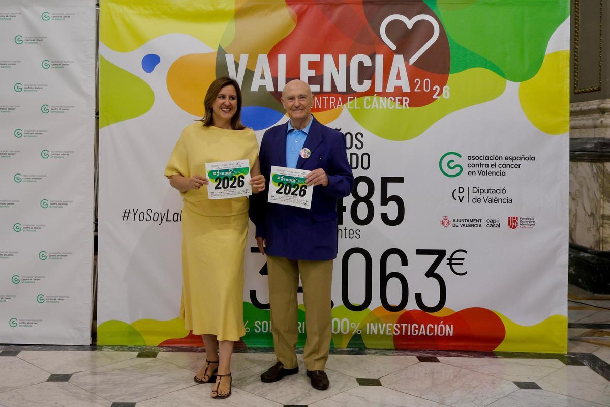 María José Catalá, alcaldesa de Valencia, y Tomás Trenor, presidente de la Asociación Española Contra el Cáncer en Valencia.