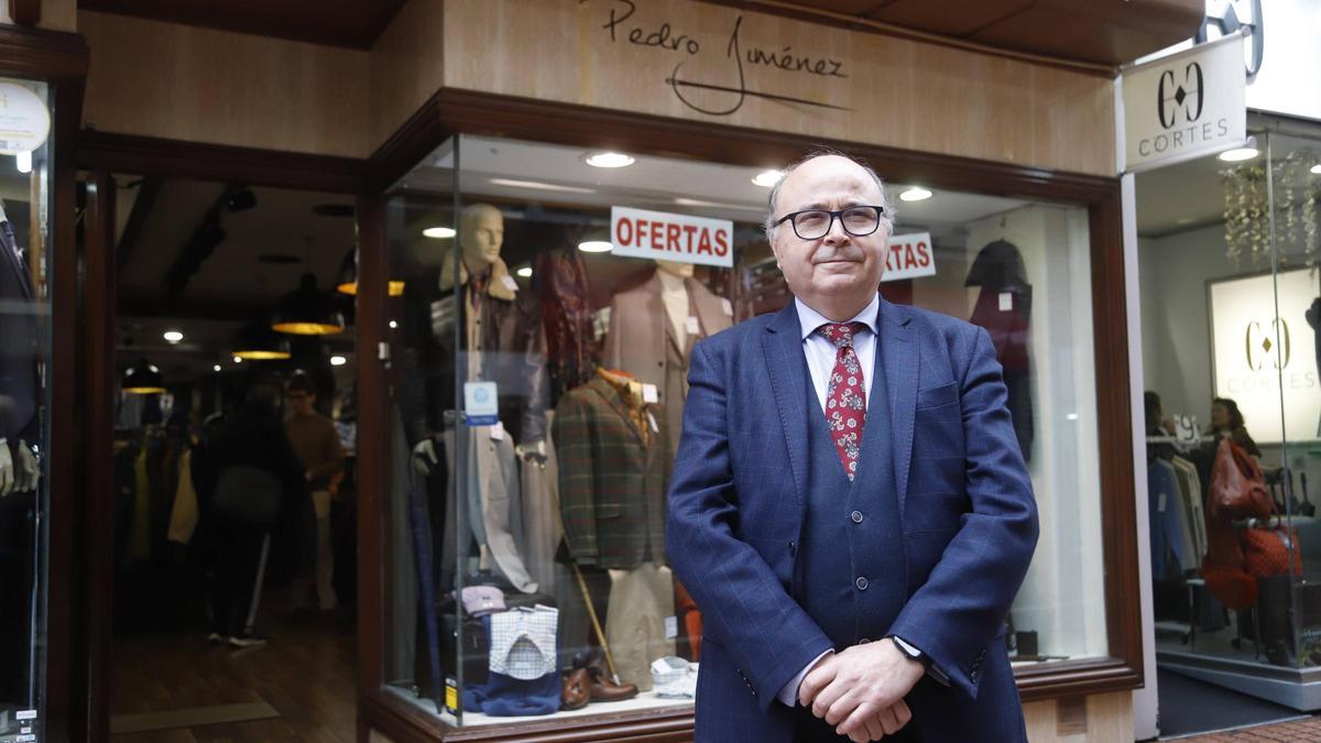 Pedro Jiménez, propietario de la firma de sastrería y moda de hombre.