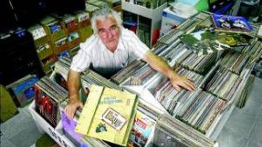 Bartolomé Jaén  ORGANIZADOR DE LA FERIA DEL DISCO
: &quot;Mi familia quería que me gustara el flamenco, pero salí rockero&quot;