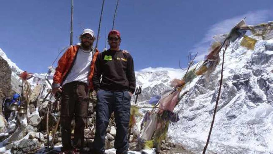 Ramos y Egocheaga en el campo base.