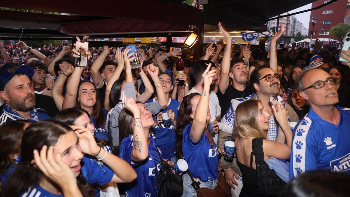 Fotos ambiente Pedro Miñor, partido del Oviedo