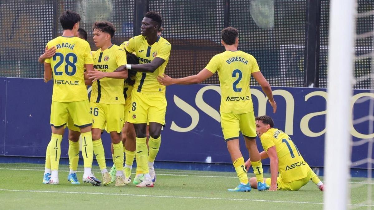 Los jugadores del Villarreal B celebran en 2-0 Joselillo Gaitán frente al Zamora en el Mini.