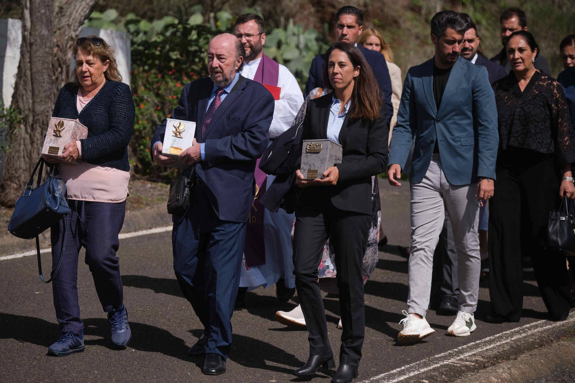 Entierro de los restos recuperados del físico Blas Cabrera Felipe en el cementerio de San Luis, La Laguna
