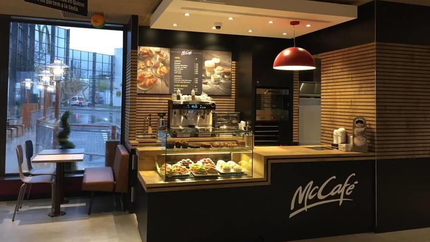 Interior del nuevo McDonald&#039;s de Manacor.
