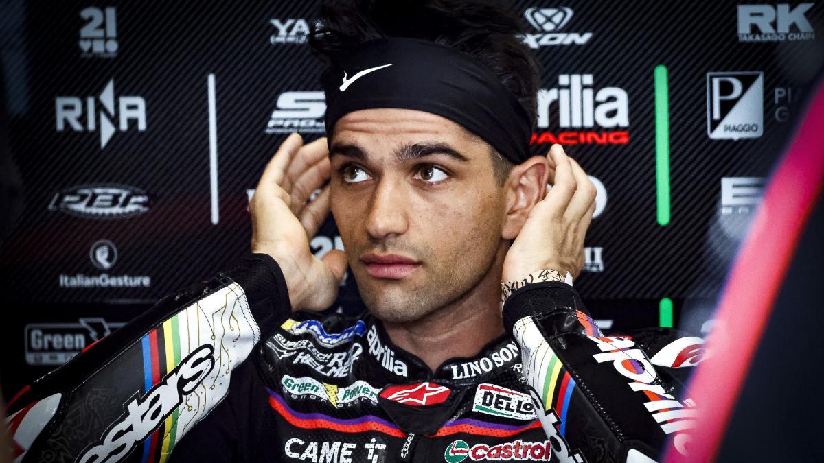 Jorge Martín en el box de Aprilia