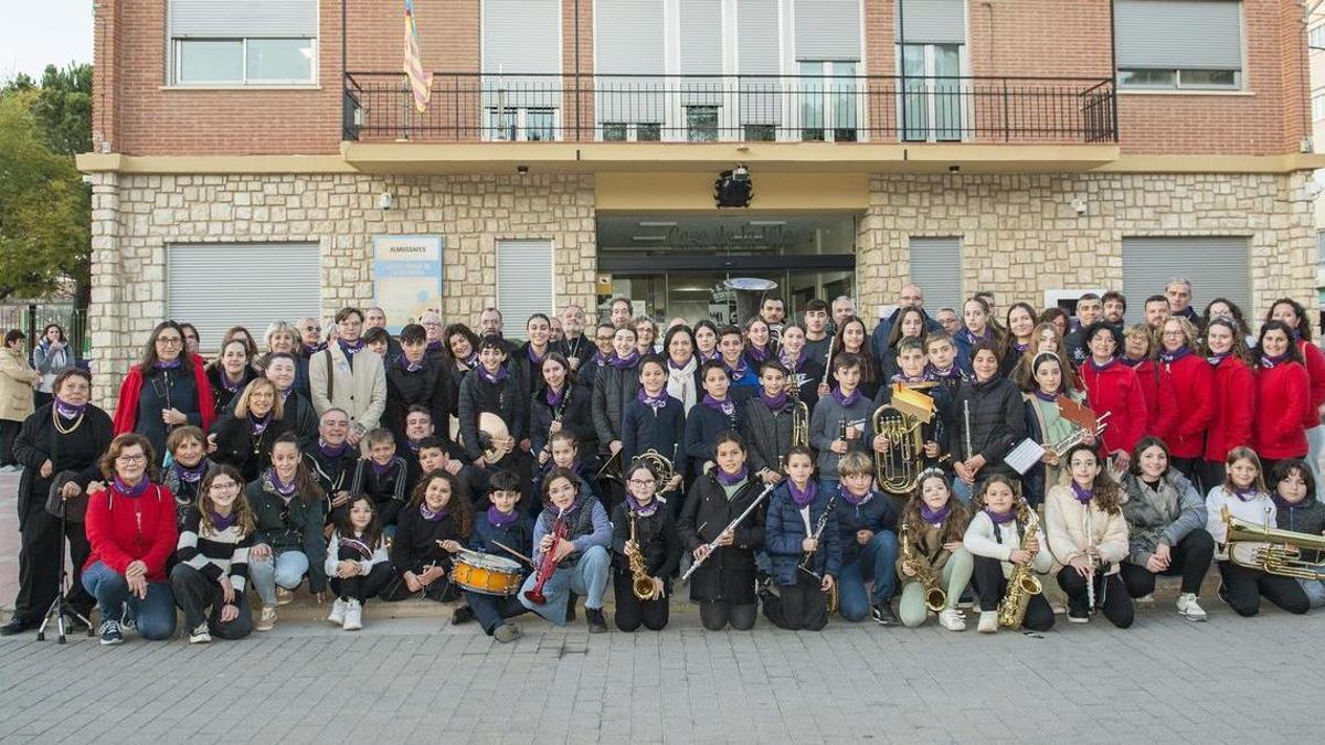 Participantes en la ruta &quot;Petjade de dona&quot; celebrada el martes.