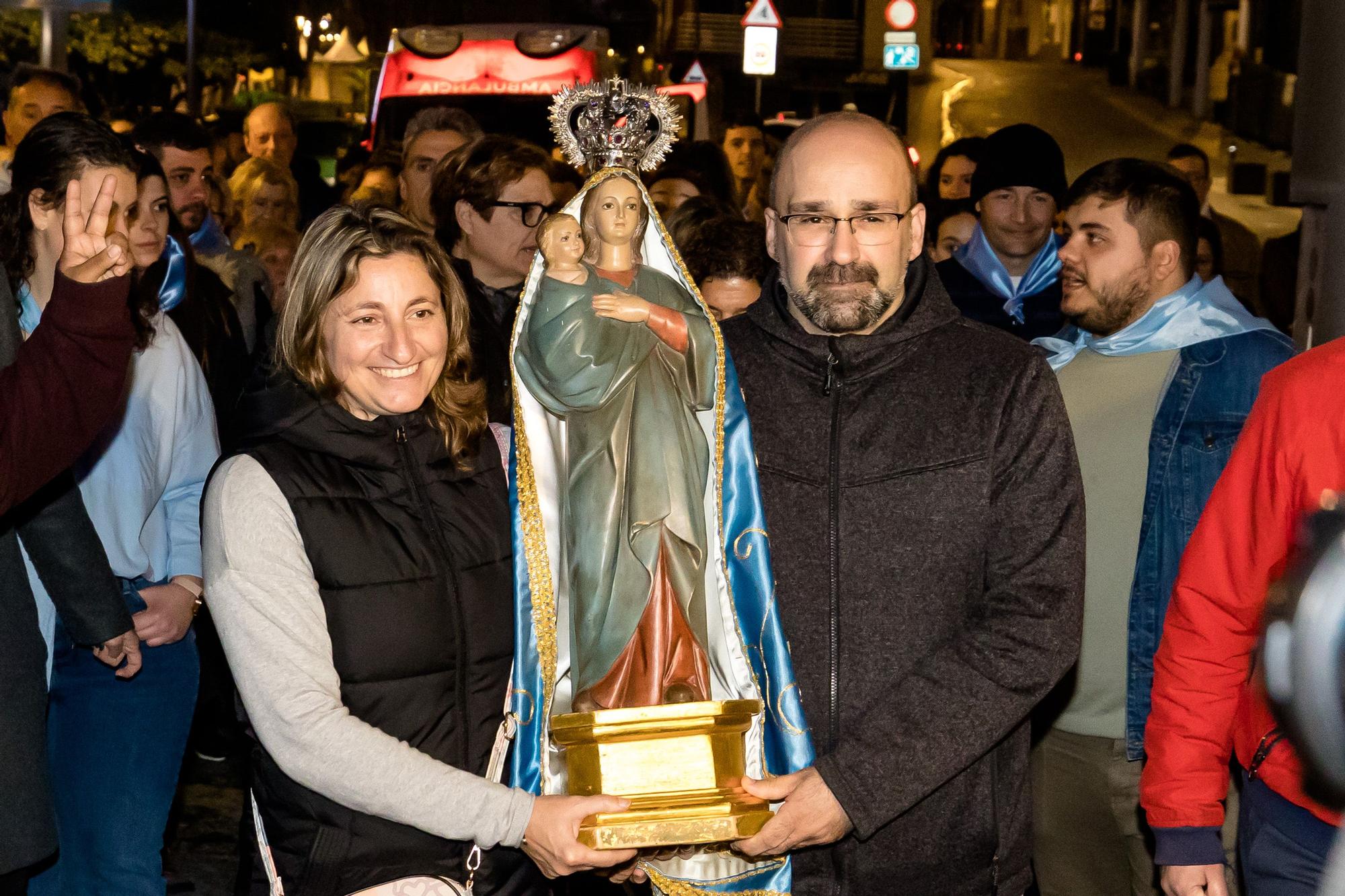 Devoción en Benidorm en la procesión de L'Alba