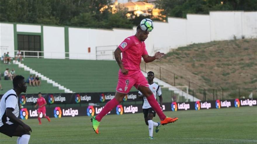 El Córdoba golea con facilidad a 
los keniatas en su primer amistoso
