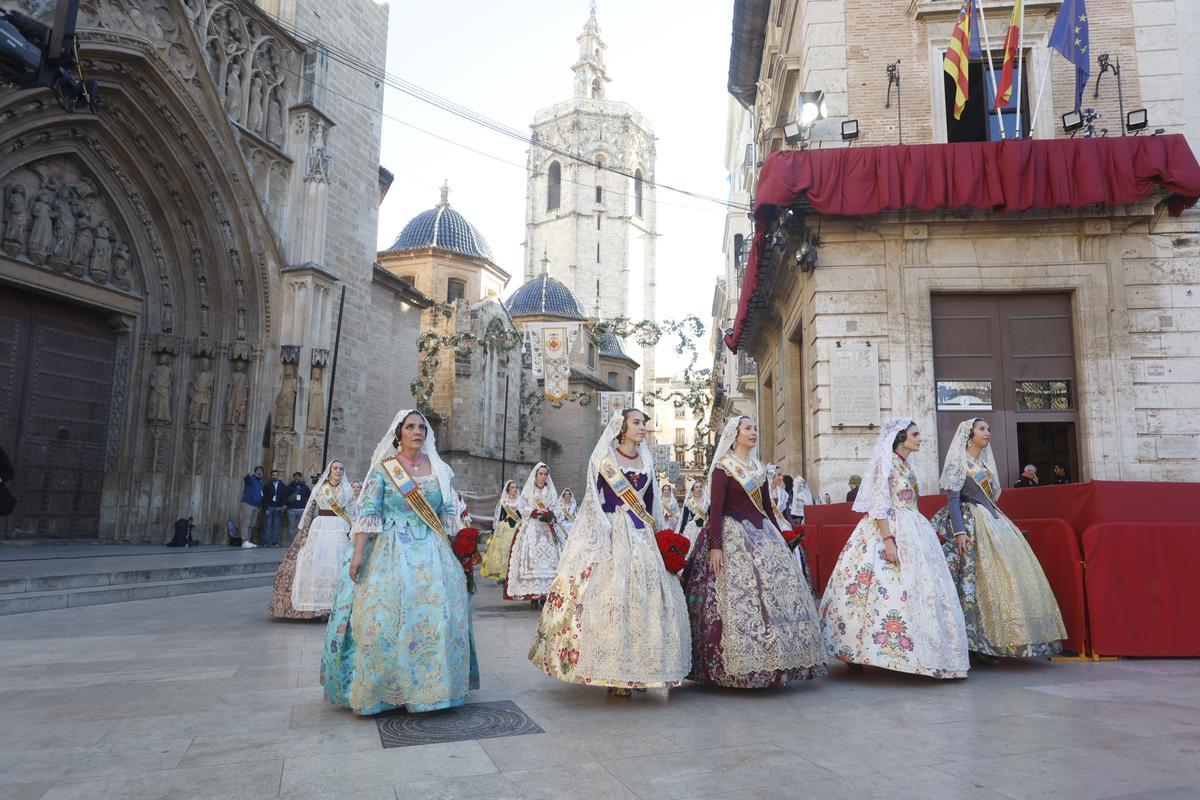 Todas las fotos de la ofrenda del 17 de marzo por la calle San Vicente hasta las 18:30 horas