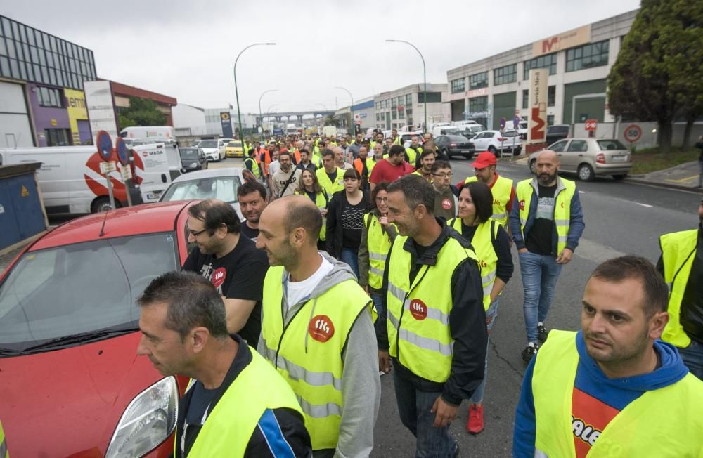 Los sindicatos CIG, CC.OO.  y UGT sitúan en el 90-95% el seguimiento de la huelga general del sector en la provincial.