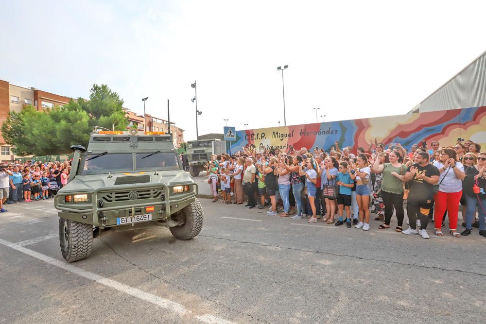 Orihuela despide a la UME entre vítores y aplausos