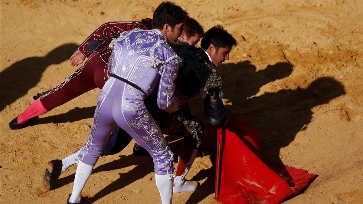 olerin39919137 spanish bullfighter francisco rivera  paquirri  is helped by170902201236