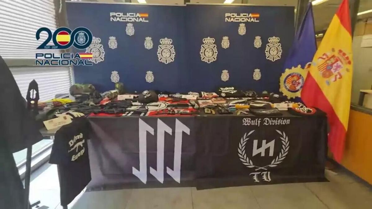 Material nazi incautado por la Policía Nacional en Castellón.