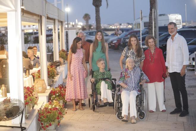 Los Reyes y sus hijas, banquete en el Portitxol