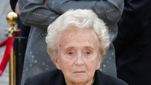 Bernadette Chirac en una ceremonia en homenaje a Simone Veil en el patio de los Inválidos en París.