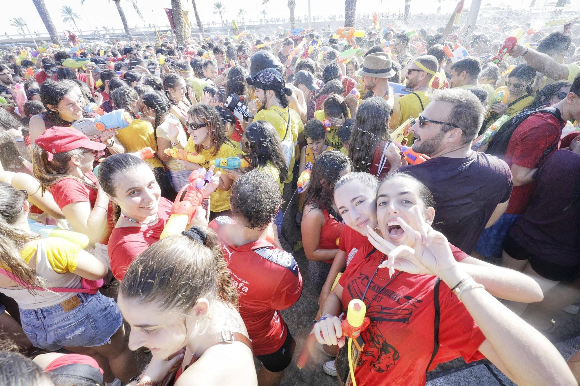 Búscate en la batalla de agua de Canamunt y Canavall