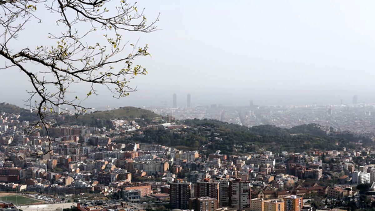 Contaminación sobre Barcelona, desde Collserola