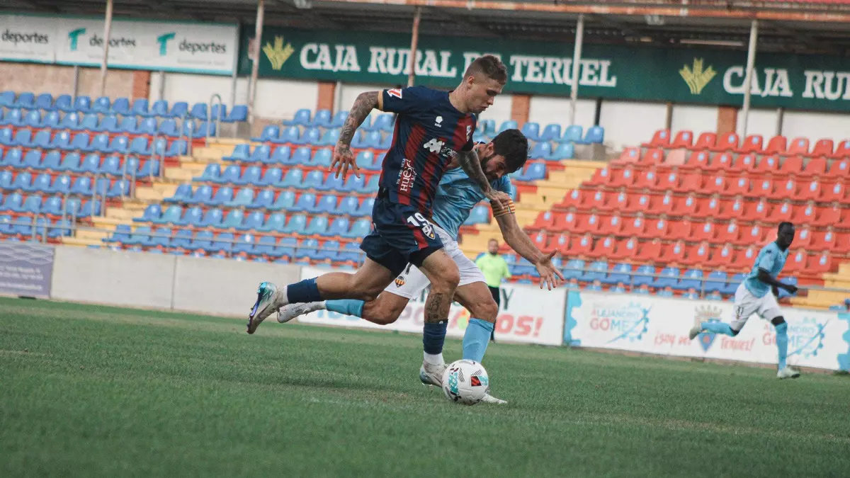 Una espesa SD Huesca empata en Pinilla frente al Castellón (1-1)
