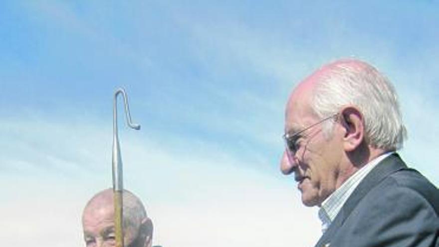 Víctor Vázquez, durante la lectura del pregón, el sábado, en la romería de la Trashumancia de Somiedo.