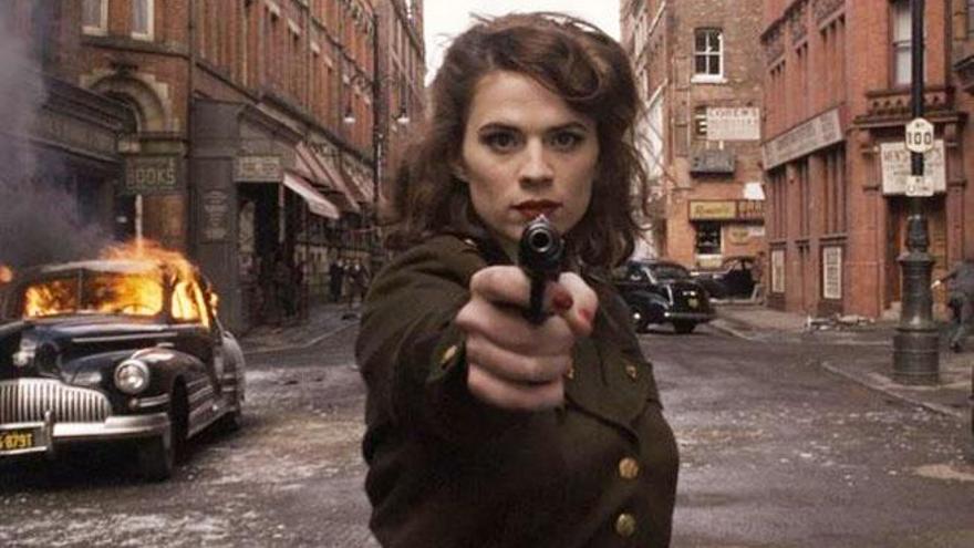Hayley Atwell es Peggy Carter.