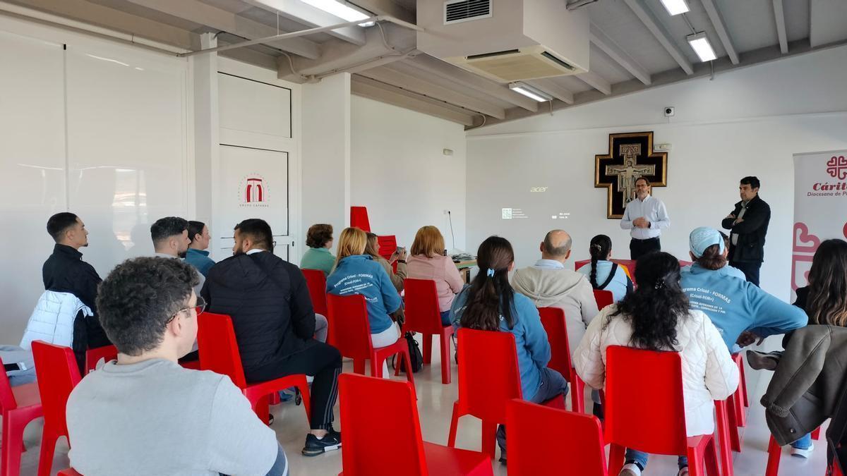 Cáritas Plasencia abre una puerta al empleo con un curso gratuito para quienes no tienen la ESO