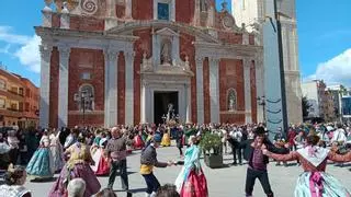 Las "dansades" de Turís dan paso a su semana fallera