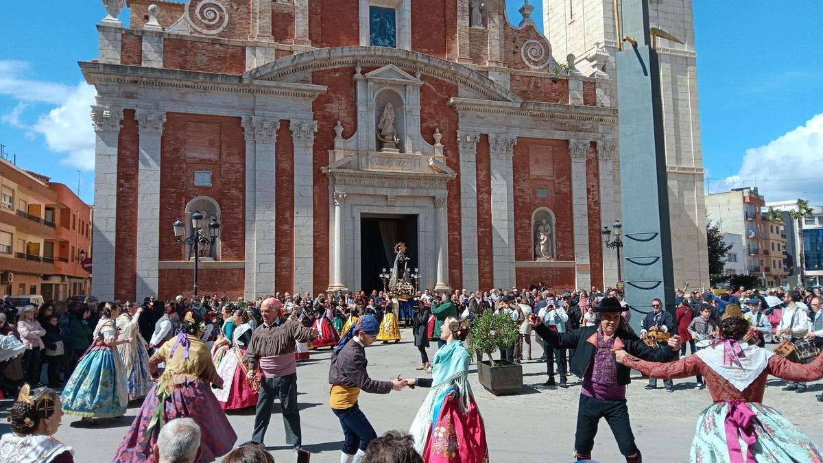 "Dansades" en Turís.