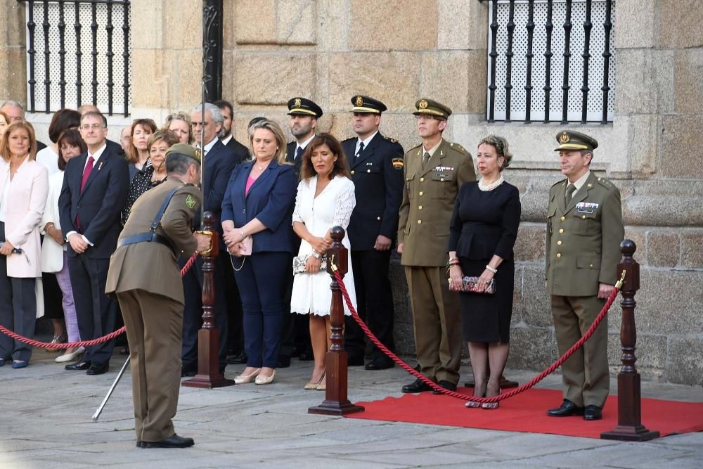 Homenaje a la bandera de la Asociación de Meigas de las Hogueras de San Juan