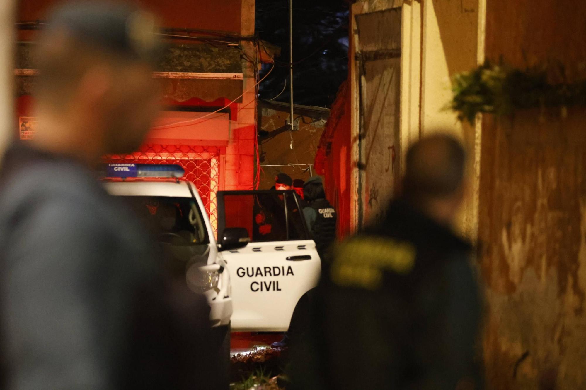 Así fue el espectacular operativo de la Guardia Civil en La Camocha, Gijon (en imágenes)