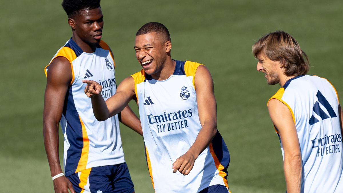 Kylian Mbappé recibe el apoyo del Real Madrid ante las acusaciones por una presunta violación en Estocolmo.