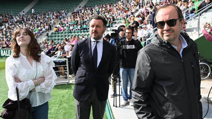 Pablo Ruz, presente en el estadio Martínez Valero durante el entrenamiento a puertas abiertas para los colegios de la ciudad.