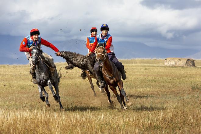 Juego de caballos en kirguistán.