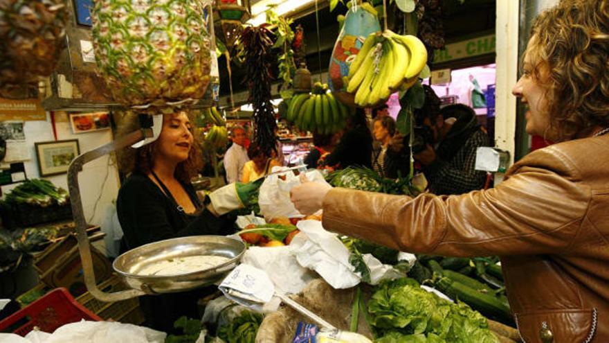 Elena Martín rechaza las grandes superficies y apoya al comercio urbano para crear empleo