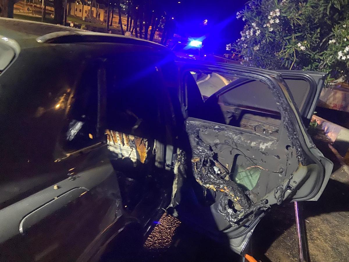 Interior del vehículo calcinado