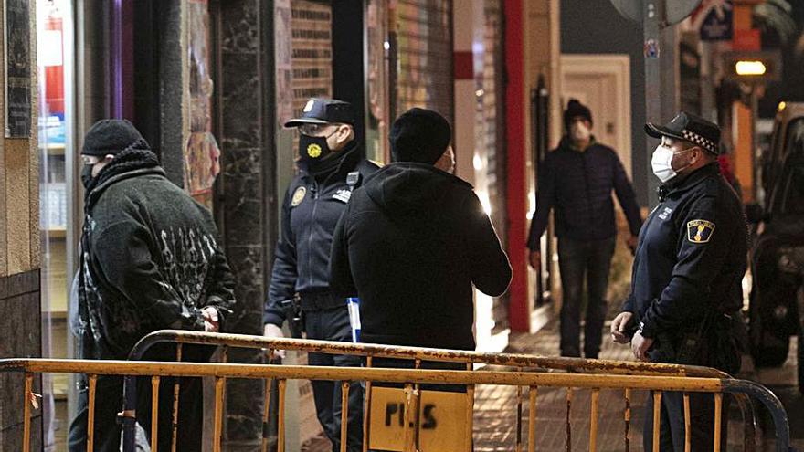 Agentes de la Policía Local de Sagunt. | DANIEL TORTAJADA