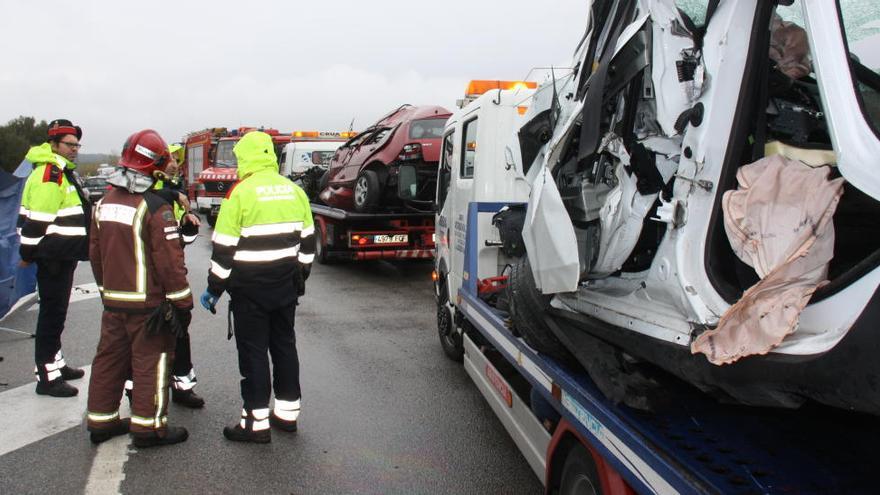 Els dos cotxes accidentats el 2 d&#039;abril a la N-II a l&#039;altura de Pont de Molins