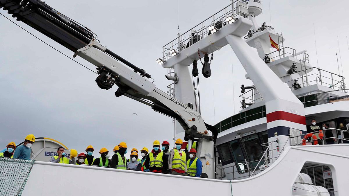 El Argos Cíes y la tripulación rumbo a Malvinas