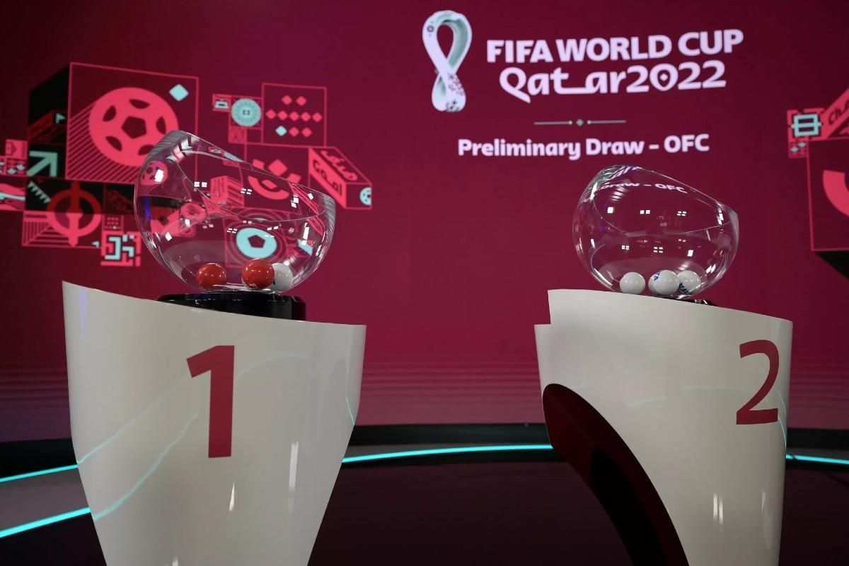 Los bombos del sorteo del Mundial de Qatar 2022.