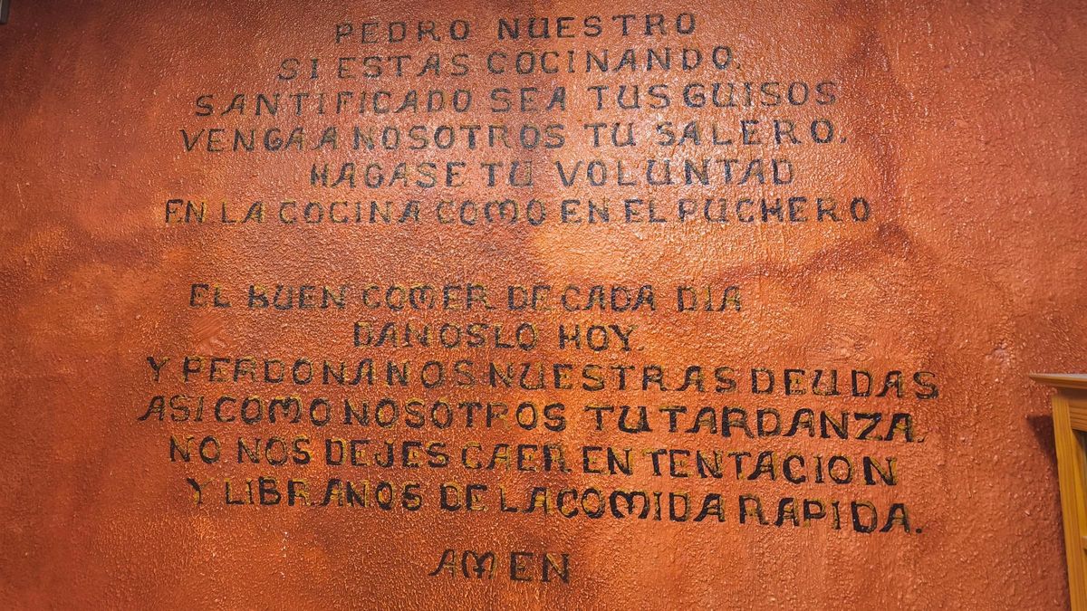 Divertido mural en una de las paredes de Ca La Flor.