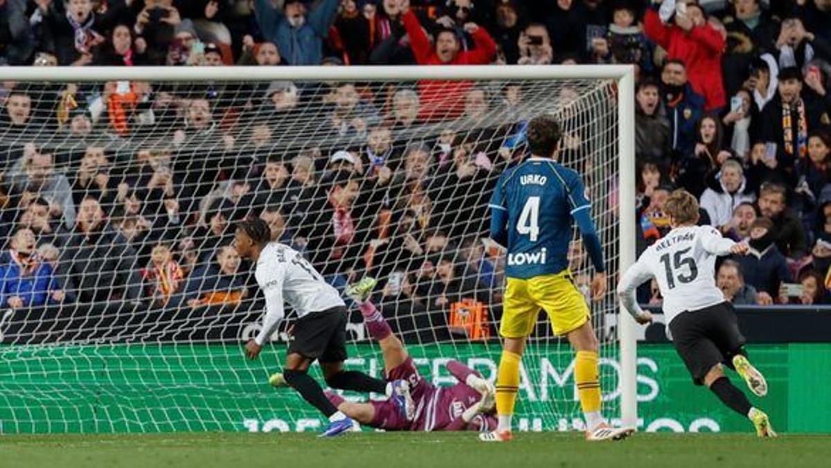 Ramazzani celebrando el gol de penalti