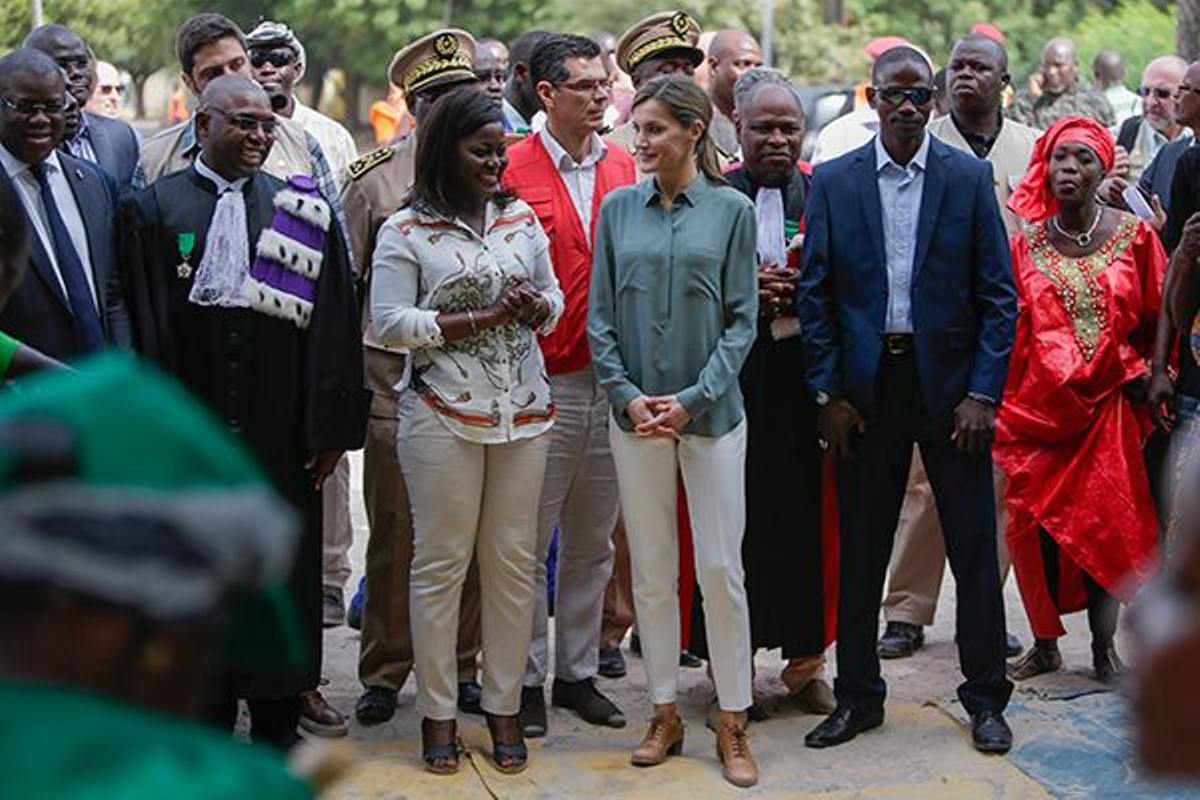 Letizia Ortiz durante su visita a la Universidad de Ziguinchor