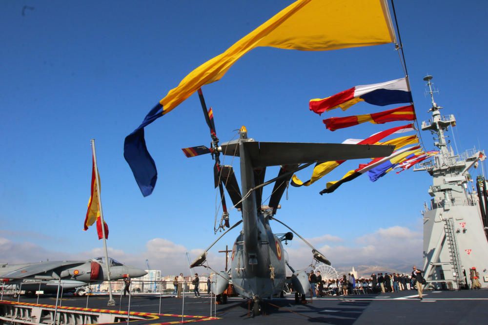 Jura de bandera civil en el portaviones Juan Carlo