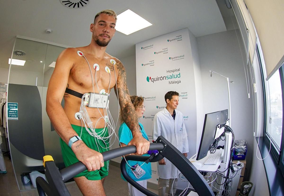 Willy Hernangómez, en el reconocimiento médico antes de su presentación en el Unicaja.