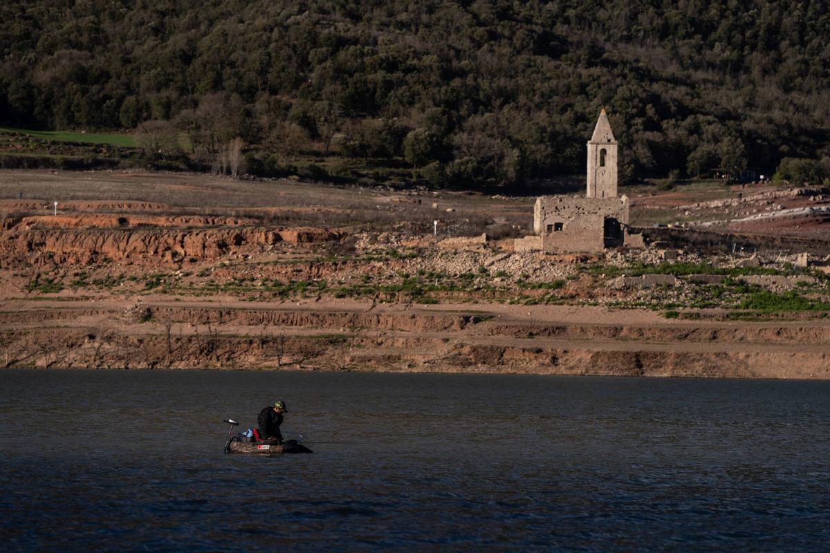 El pantano de Sau después de las lluvias de Semana Santa