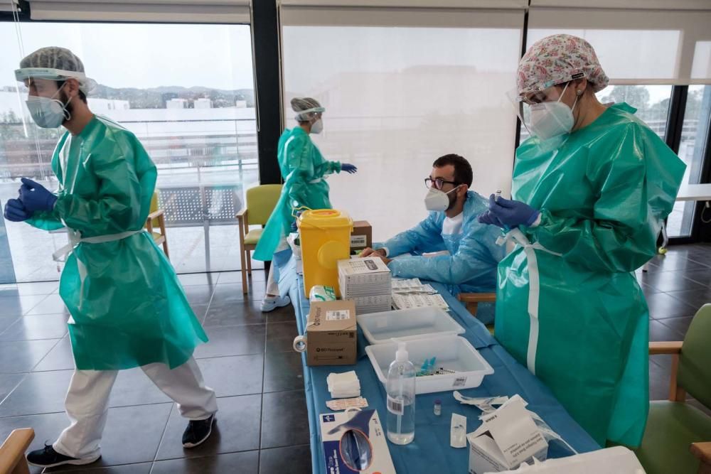97 personas han recibido hoy la segunda dosis de la vacuna en la residencia Sa Serra, 71 usuarios y 26 trabajadores.