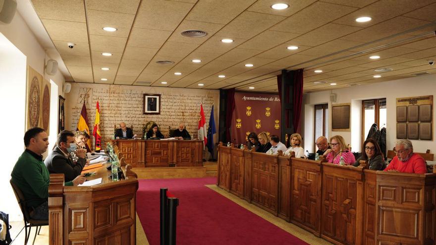 Un momento de la sesión plenaria ordinaria del Ayuntamiento de Benavente.