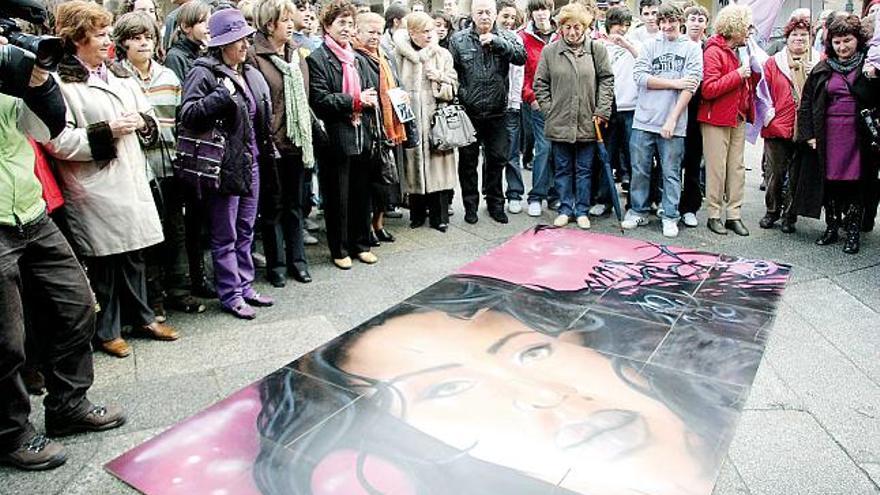 Puzzle reivindicativo montado en la Plaza Mayor, tras el acto celebrado en el Concello